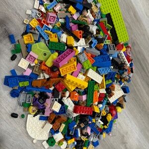 LEGO Bulk Lot 900 Pieces Mixed Bricks Parts Pieces Clean Random Lot